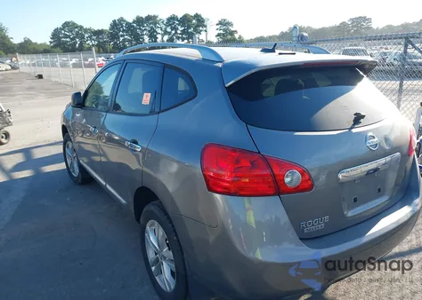 2015 Nissan Rogue Select S z USA, uszkodzony, nr VIN JN8AS5MT7FW667478